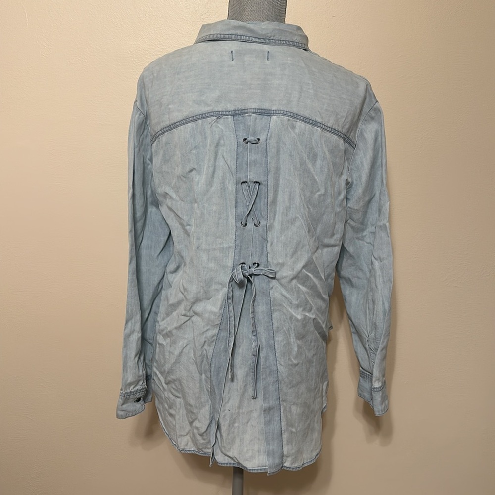 NWT Knox Rose Button Down Top